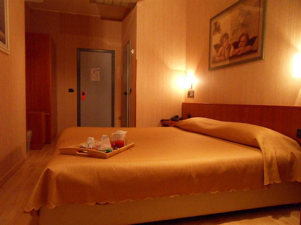 Hotel Roxy Milan Luaran gambar